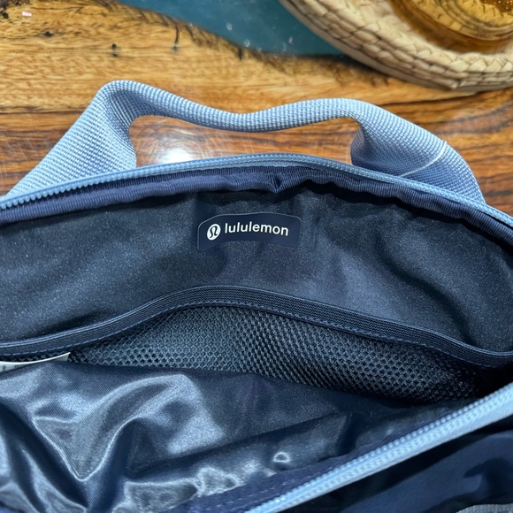 Brand NEW Lululemon All Day Essentials Belt Bag Navy Blue Linen 2.5L - Picture 3 of 7